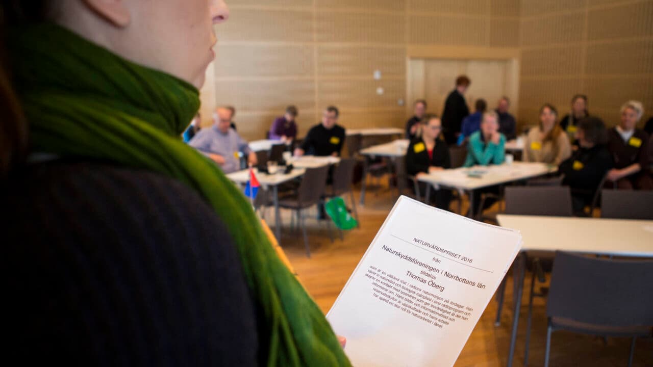 Isabella med motiveringen för NSF:s naturvårdspris…